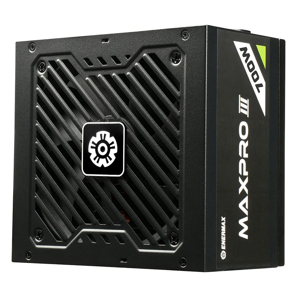 Fan ızgaralı ve logolu siyah Enermax MAXPRO III 700W PC güç kaynağı.