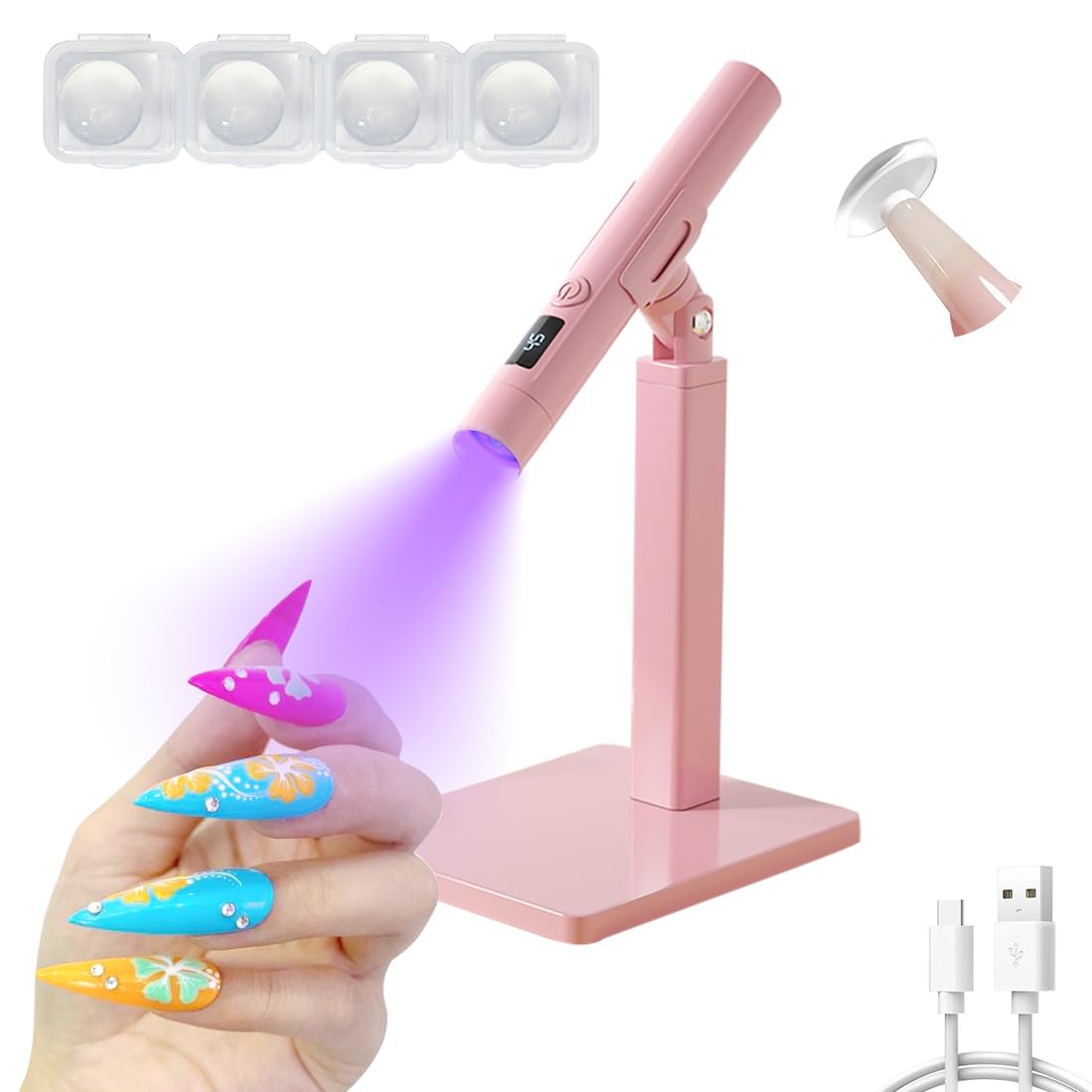 Rosa UV-Nagellampe strahlt violettes Licht auf eine Hand mit bunten, künstlichen Fingernägeln.