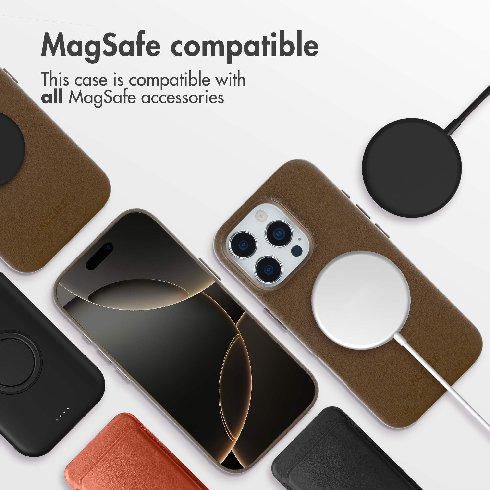 Des étuis de téléphone en cuir marron compatibles MagSafe et des chargeurs sont affichés sur fond blanc.