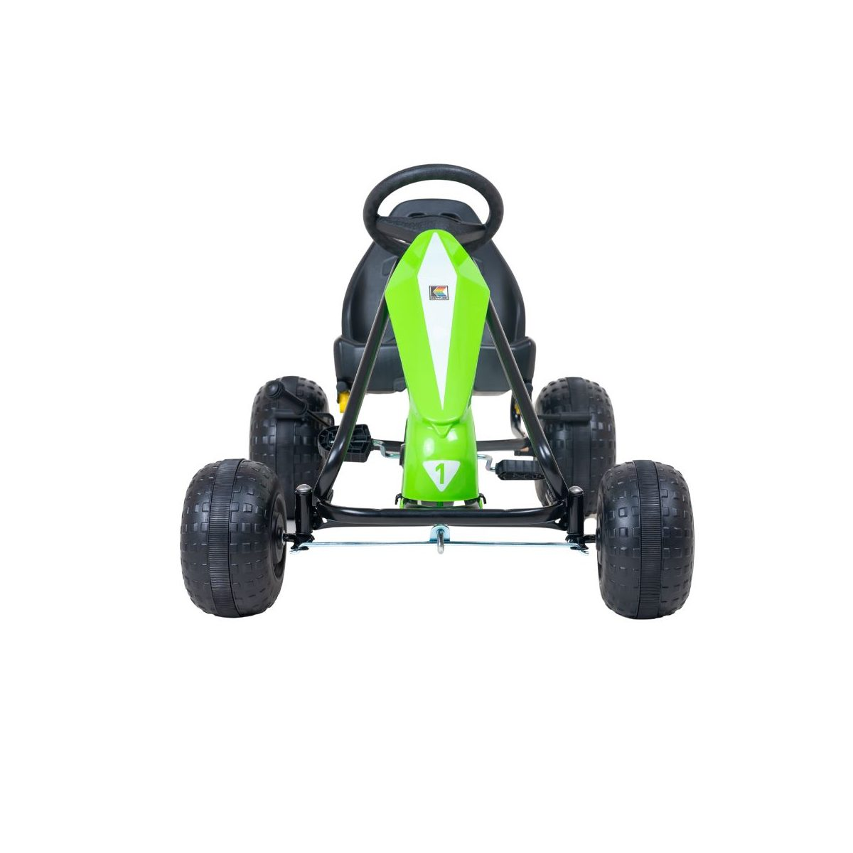 Ein grüner Tretauto-Go-Kart mit schwarzen Rädern und Lenkrad auf weißem Hintergrund.