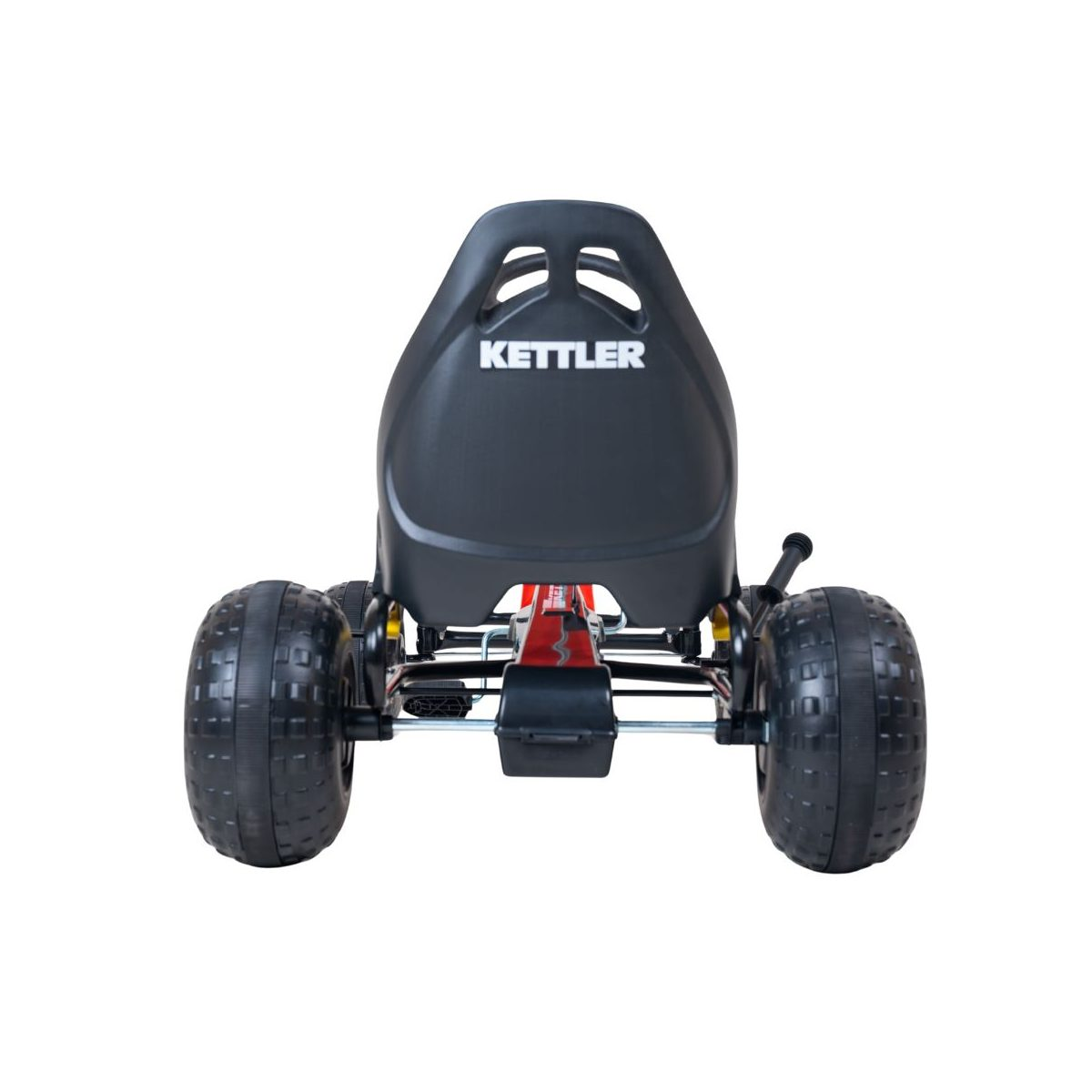 Rückansicht eines roten Kettler-Gokarts mit schwarzem Sitz und großen Reifen auf weißem Hintergrund.
