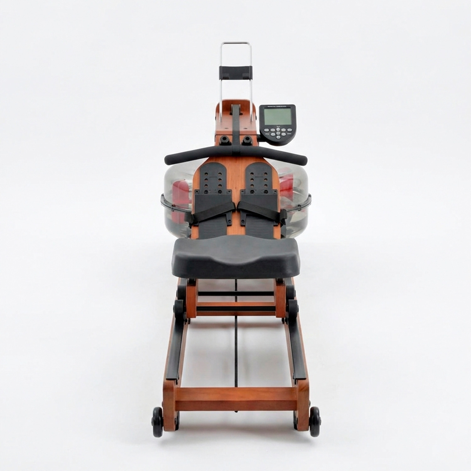 Una máquina de remo de madera con depósito de agua, asiento negro y monitor sobre fondo blanco.