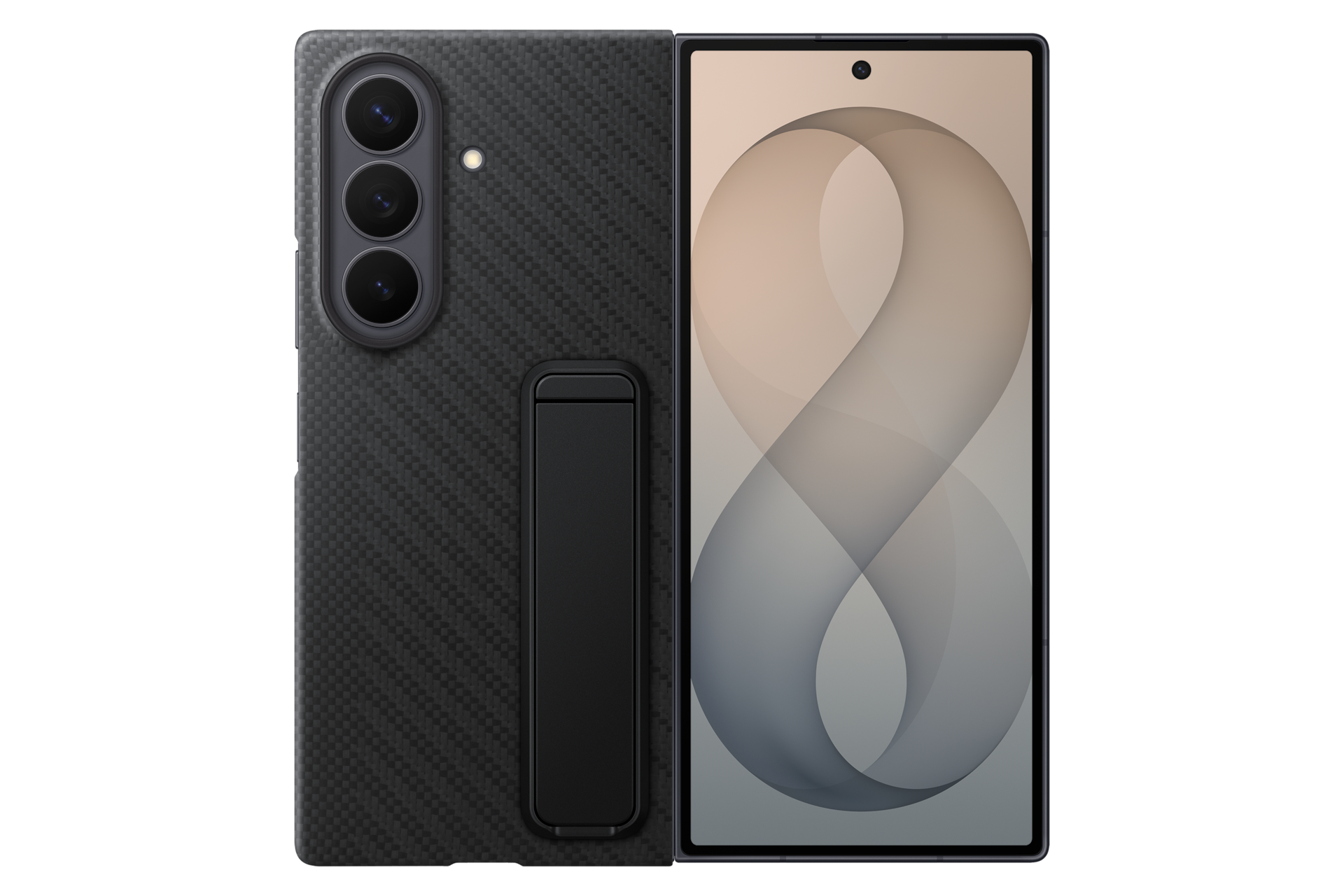 Smartphone nero con retro in fibra di carbonio, tre fotocamere, supporto e sfondo astratto.