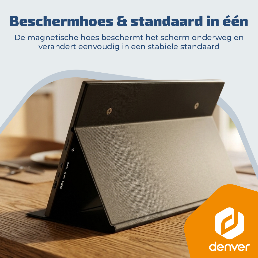 Un monitor portatile con cover magnetica si trova su un tavolo di legno, con una stanza sullo sfondo.