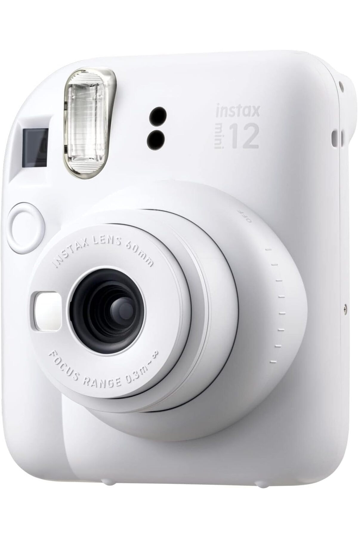 Beyaz arkaplanda büyük lensli ve dahili flaşlı beyaz Fujifilm Instax Mini 12 anlık kamera.
