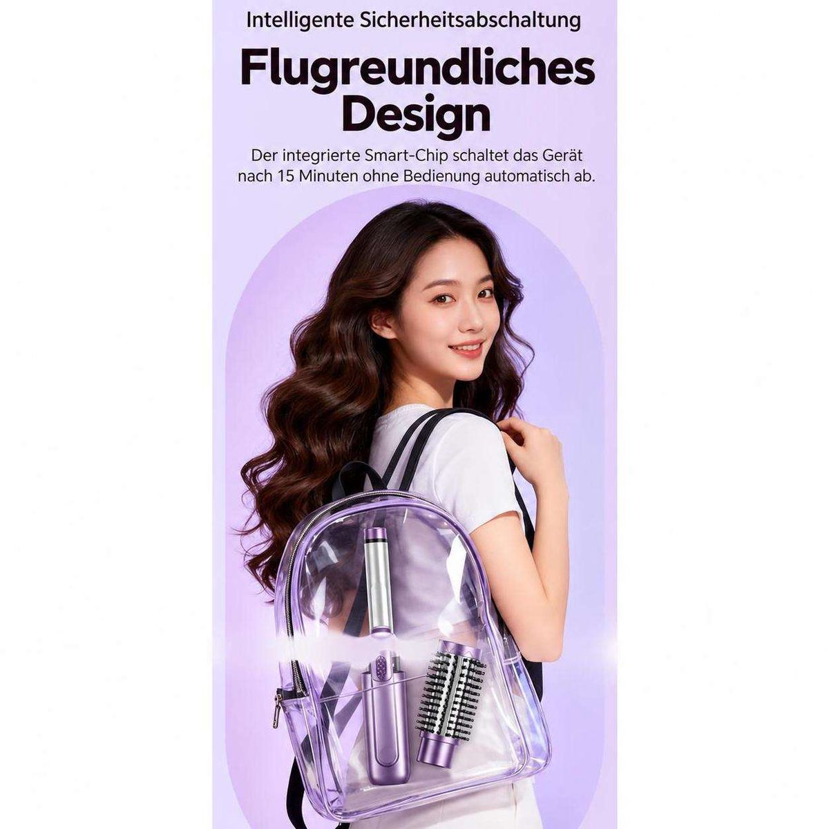 Eine lächelnde Frau mit dunklen Haaren trägt einen transparenten violetten Rucksack mit lila Haarstyling-Gegenständen vor violettem Hintergrund.
