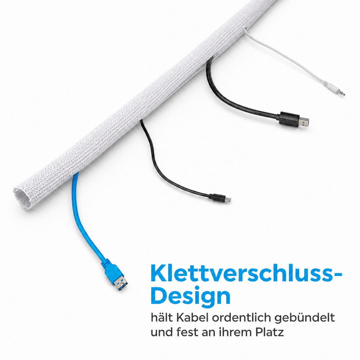 Grauer Gewebeschlauch mit blauen, schwarzen und weißen Kabeln auf weißem Hintergrund.