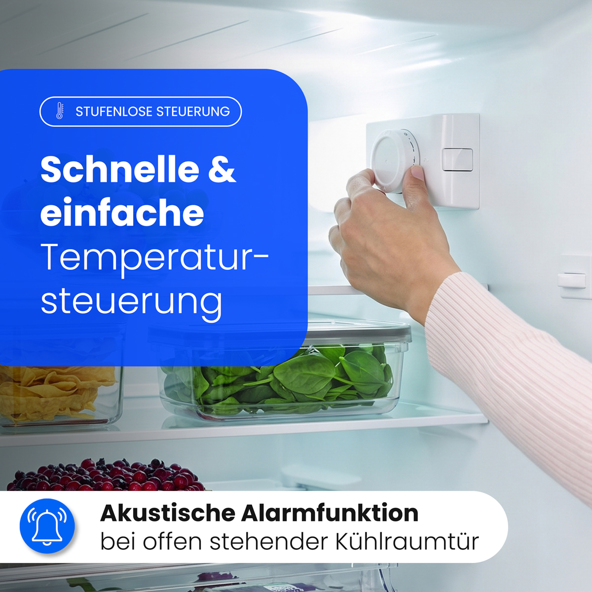 Hand stellt Temperaturregler in einem beleuchteten Kühlschrank mit Lebensmitteln ein.
