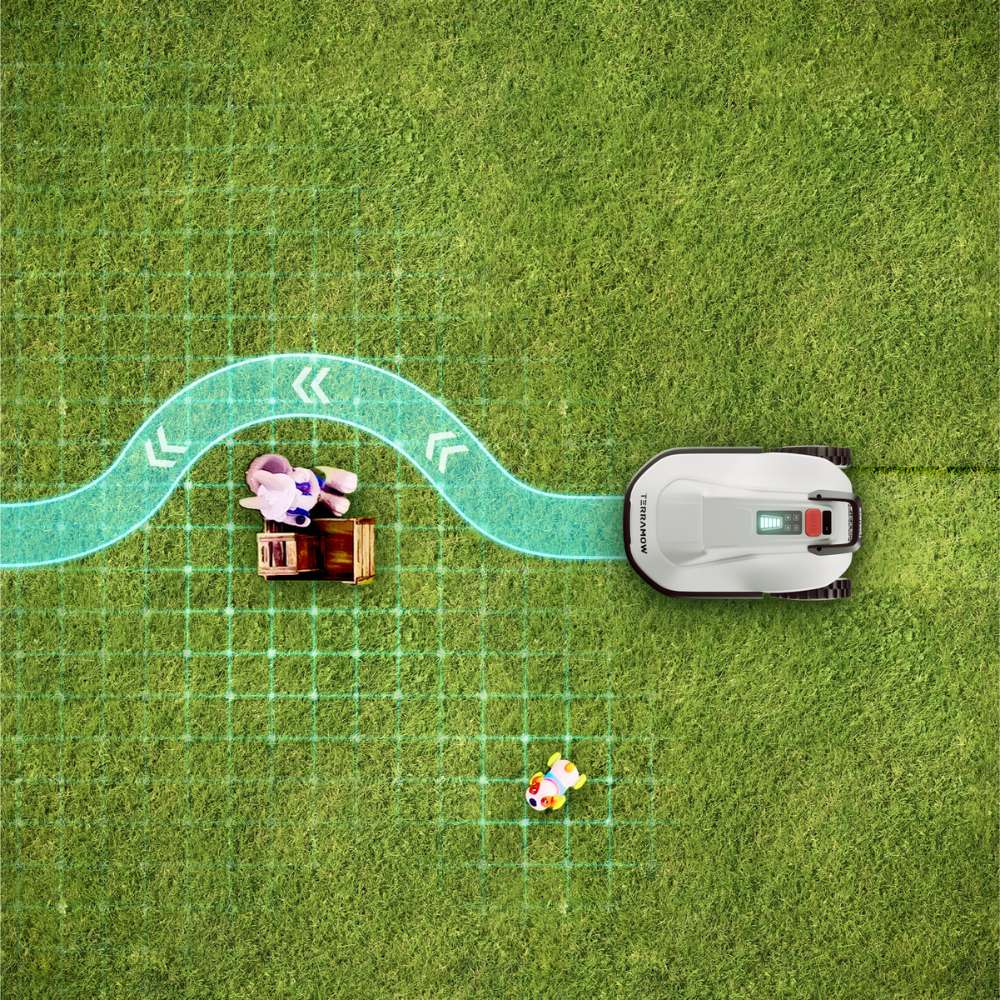 Un robot tondeuse navigue autour d'obstacles sur de l'herbe verte.