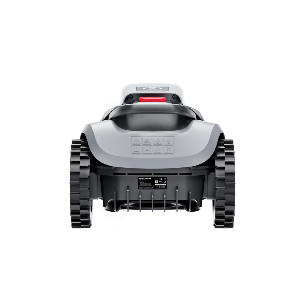 Vue de face d'un robot tondeuse gris et noir avec de grandes roues crantées, sur fond blanc.