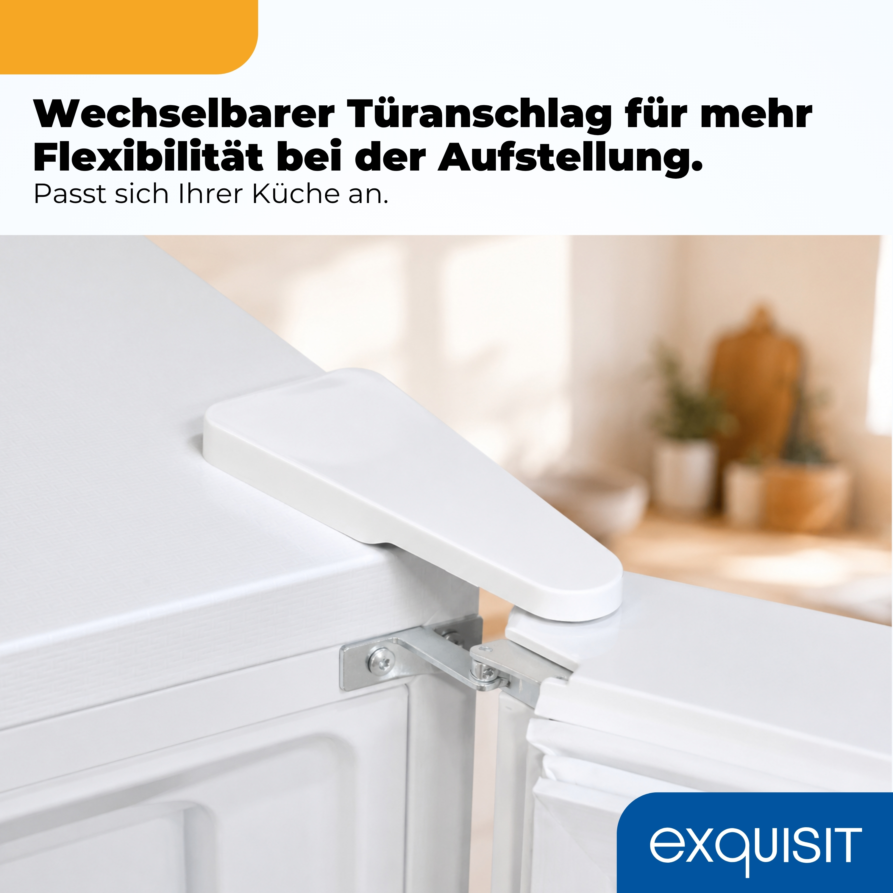 Nahaufnahme eines weissen Gefrierschranks mit Scharnier und Text darüber in deutscher Sprache.