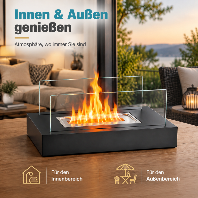 Ein tragbarer schwarzer Ethanol-Kamin mit Glas-Windschutz brennt auf einem Holztisch vor einer Wohnzimmertür.