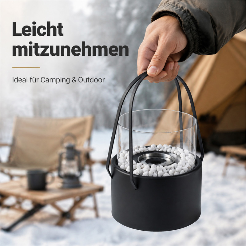 Hand hält tragbaren schwarzen Ethanol-Kamin im Schnee mit Zelthintergrund.