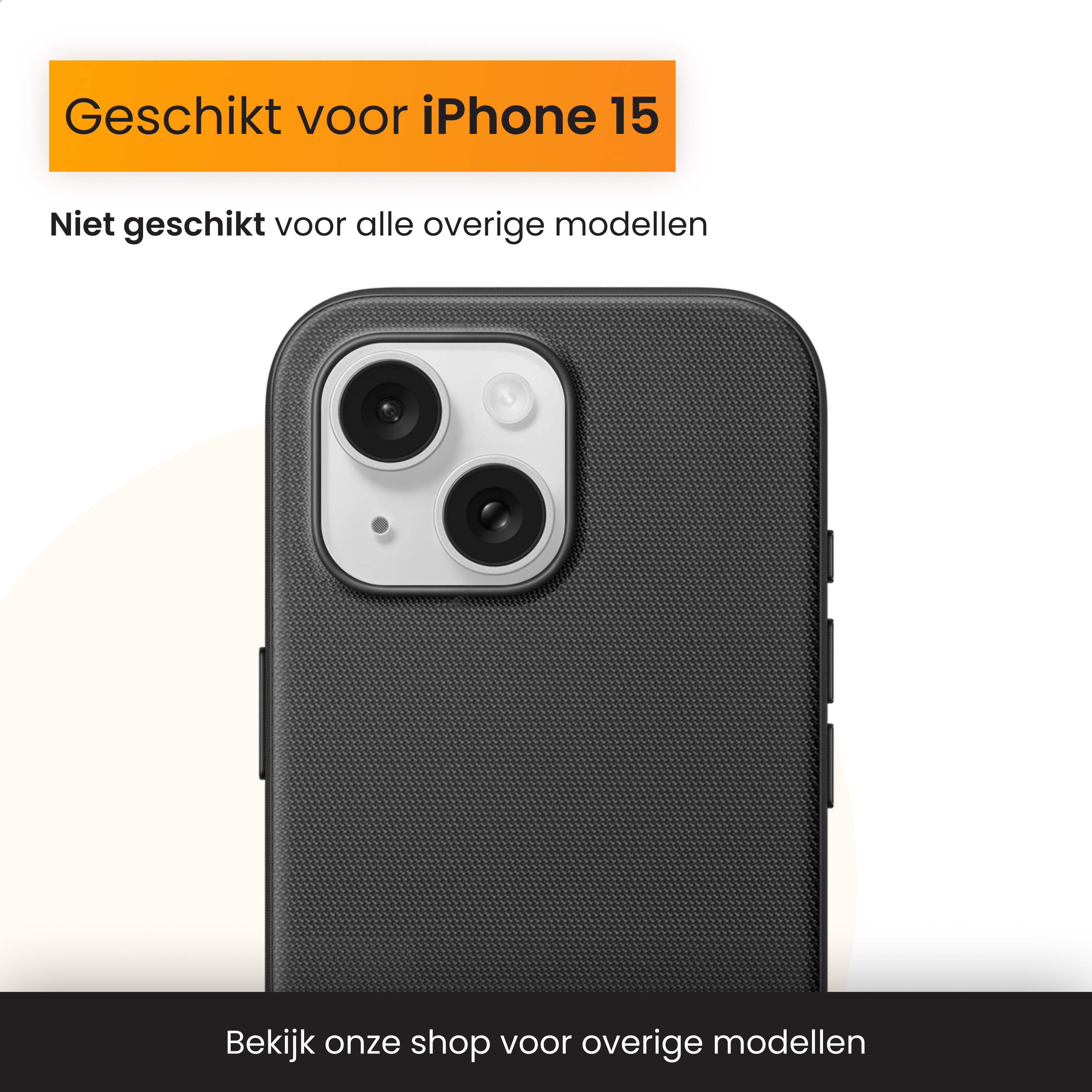 Een zwart, gestructureerd iPhone 15 hoesje met dubbele camera-uitsparing op witte achtergrond.