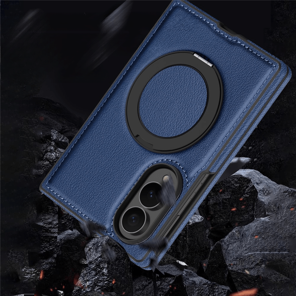 Une coque de smartphone en cuir bleu avec anneau magnétique et découpe pour appareil photo sur fond rocheux.