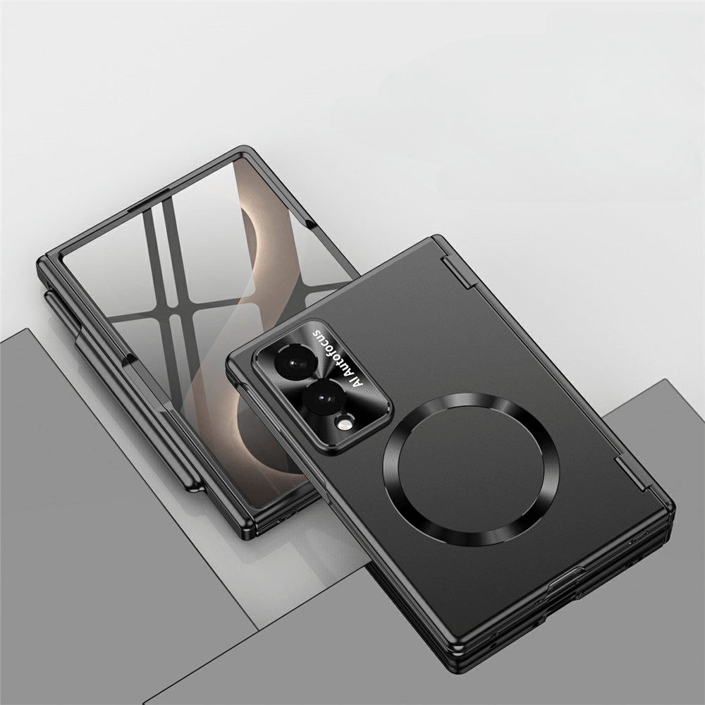 Zwei schwarze Smartphone-Hüllen mit Kameraausschnitten und kreisförmigen Magnetringen auf grauem Hintergrund.
