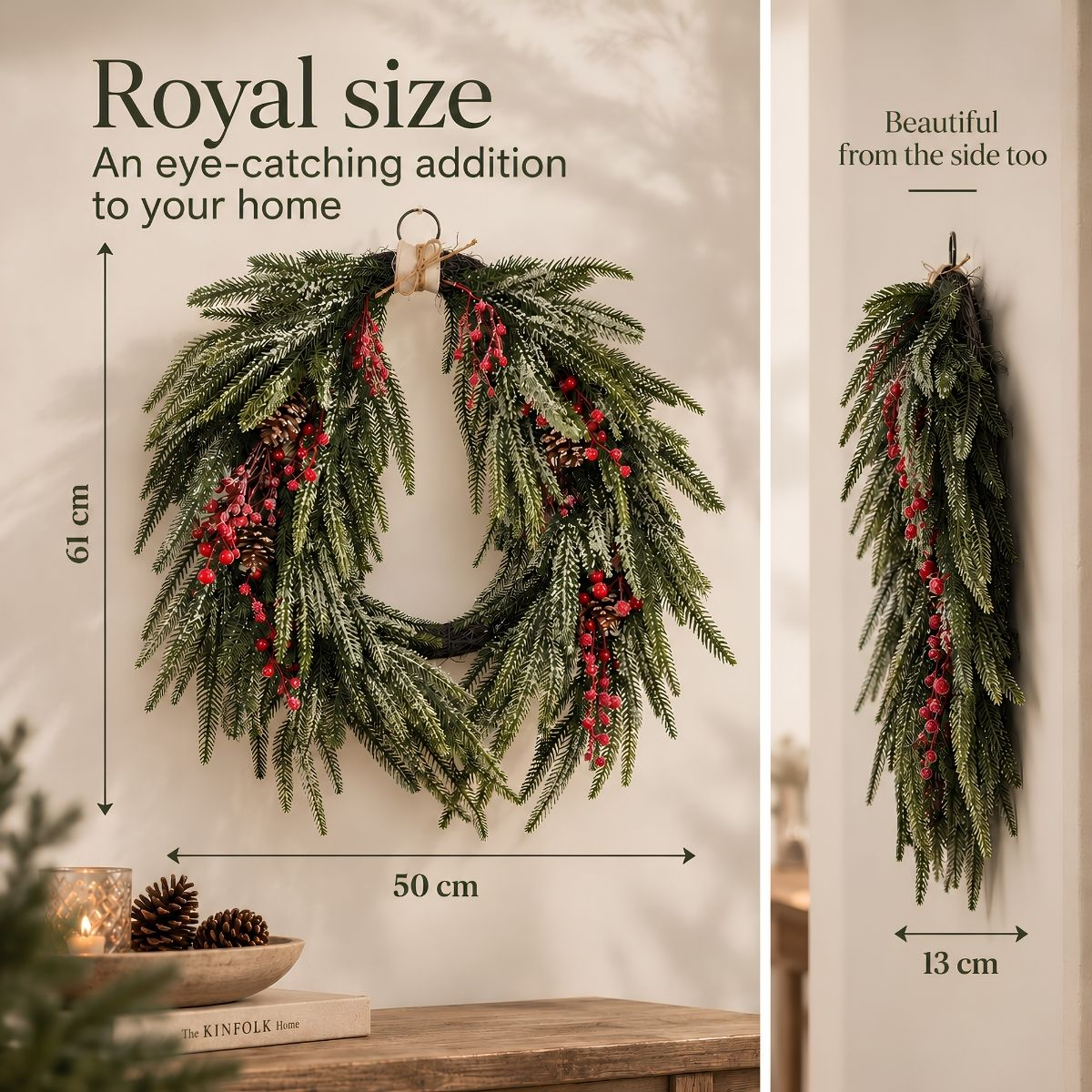Couronne de Noël verte givrée avec baies rouges et pommes de pin accrochée au mur, avec dimensions.