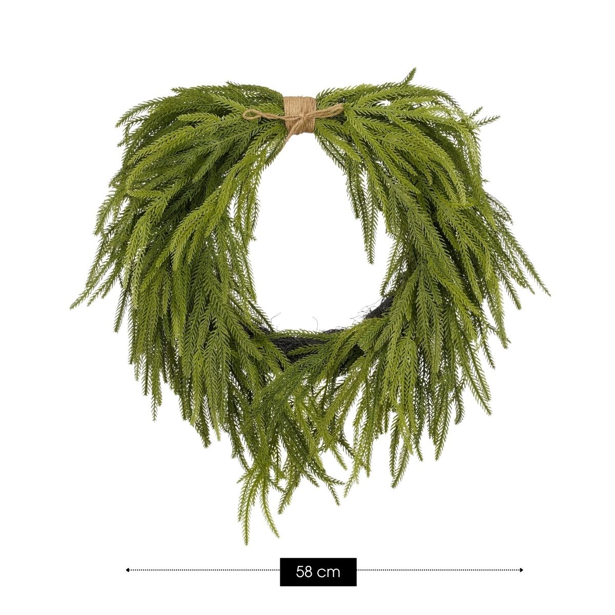 Couronne de feuillage vert suspendue liée avec de la ficelle de jute, 58 cm de diamètre, sur fond blanc.
