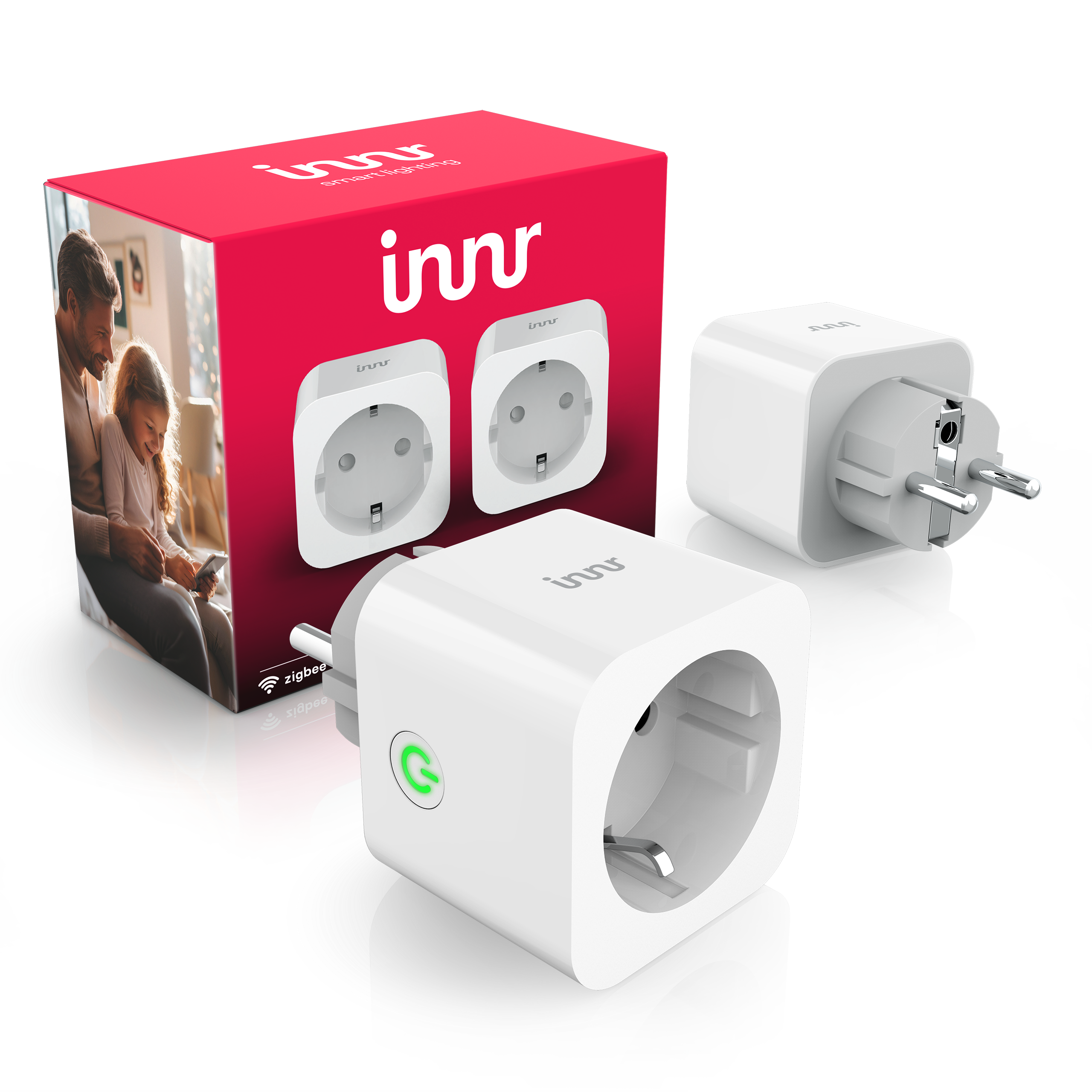 Twee witte Innr smart plugs voor een rood-witte productdoos op een zwarte achtergrond.