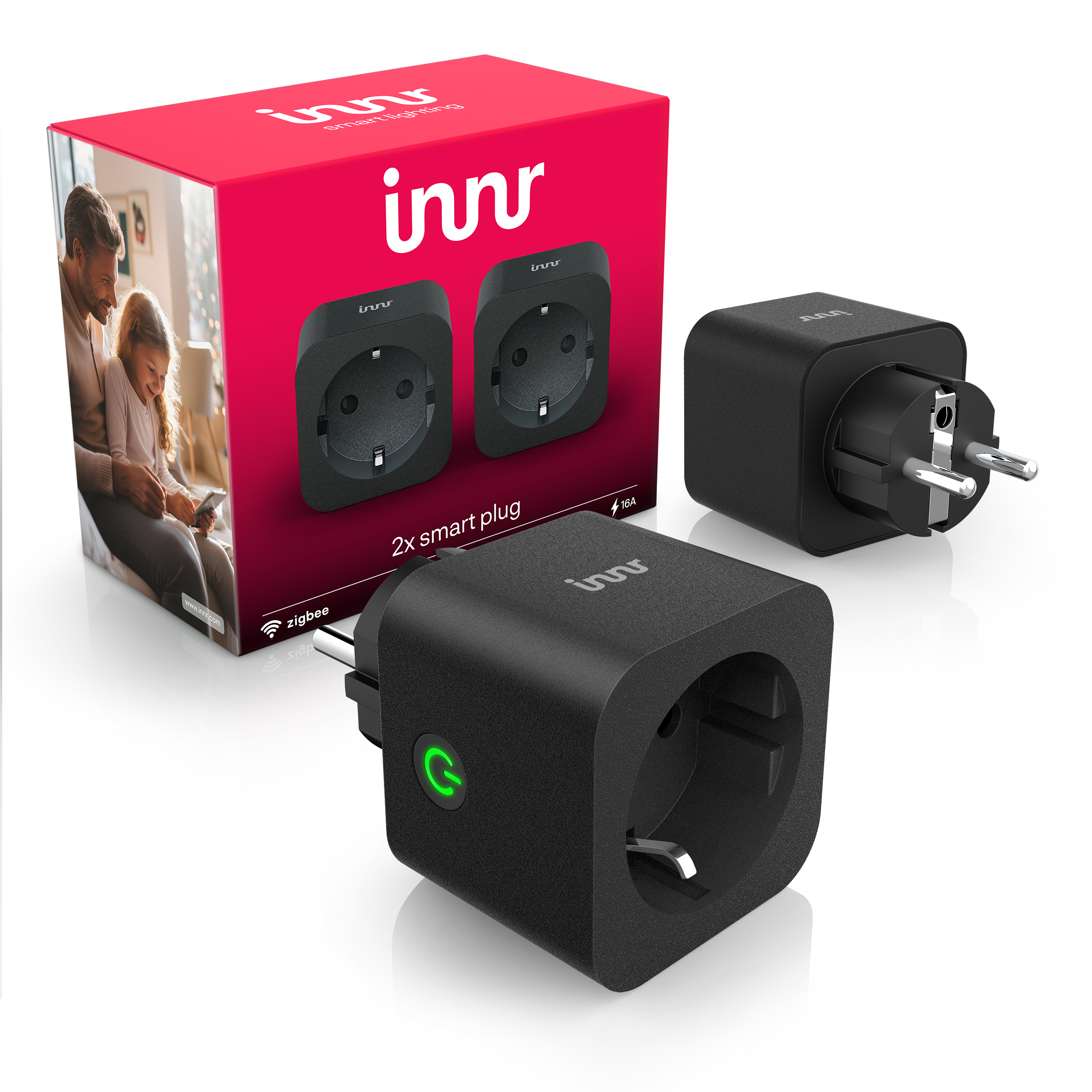 Twee zwarte Innr smart plugs voor hun roze en witte doos op een witte ondergrond.