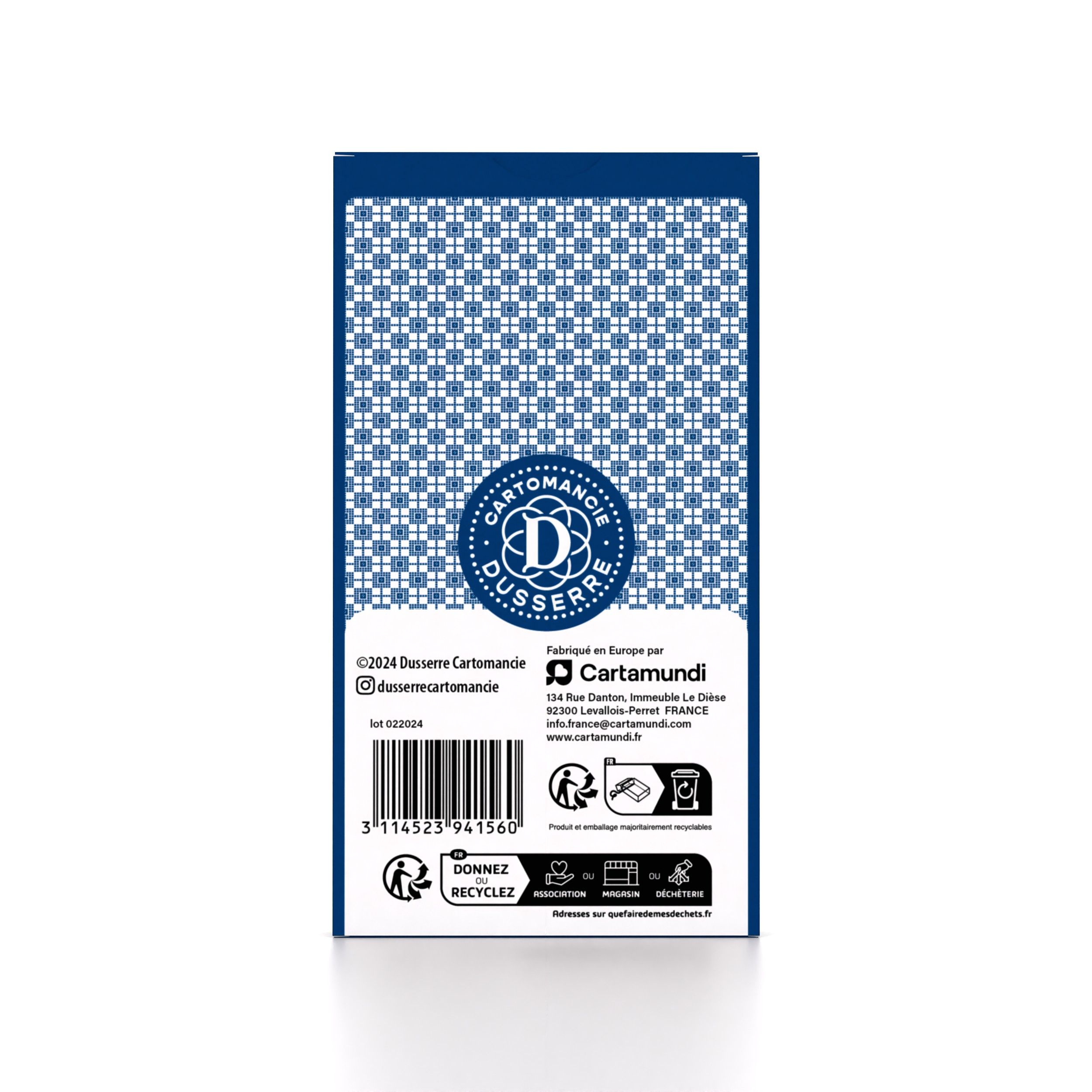 Blaue Verpackung mit weißem Muster, Kartamundi-Logo, Strichcode und Recycling-Symbolen.