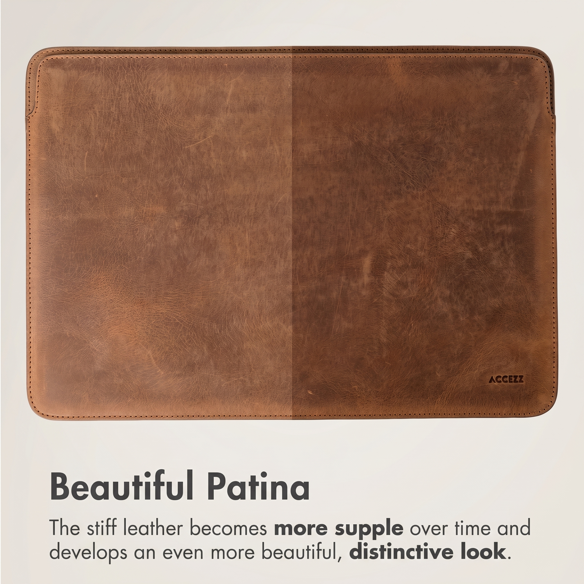 Funda de cuero marrón con texto "Beautiful Patina" y descripción del envejecimiento.