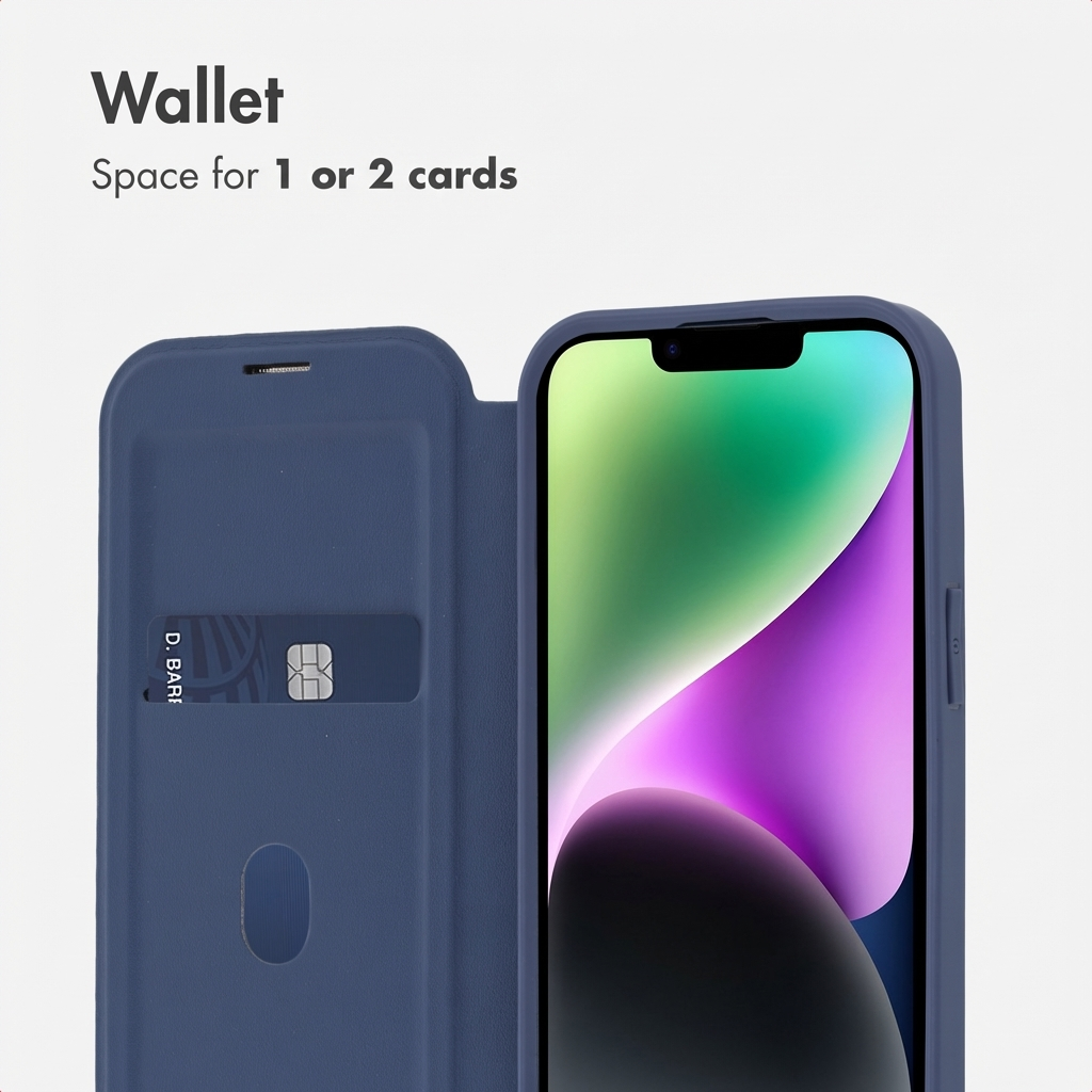 Eine blaue Leder-Smartphone-Geldbörsenhülle mit Kartenfach und Kreditkarte vor hellem Hintergrund.