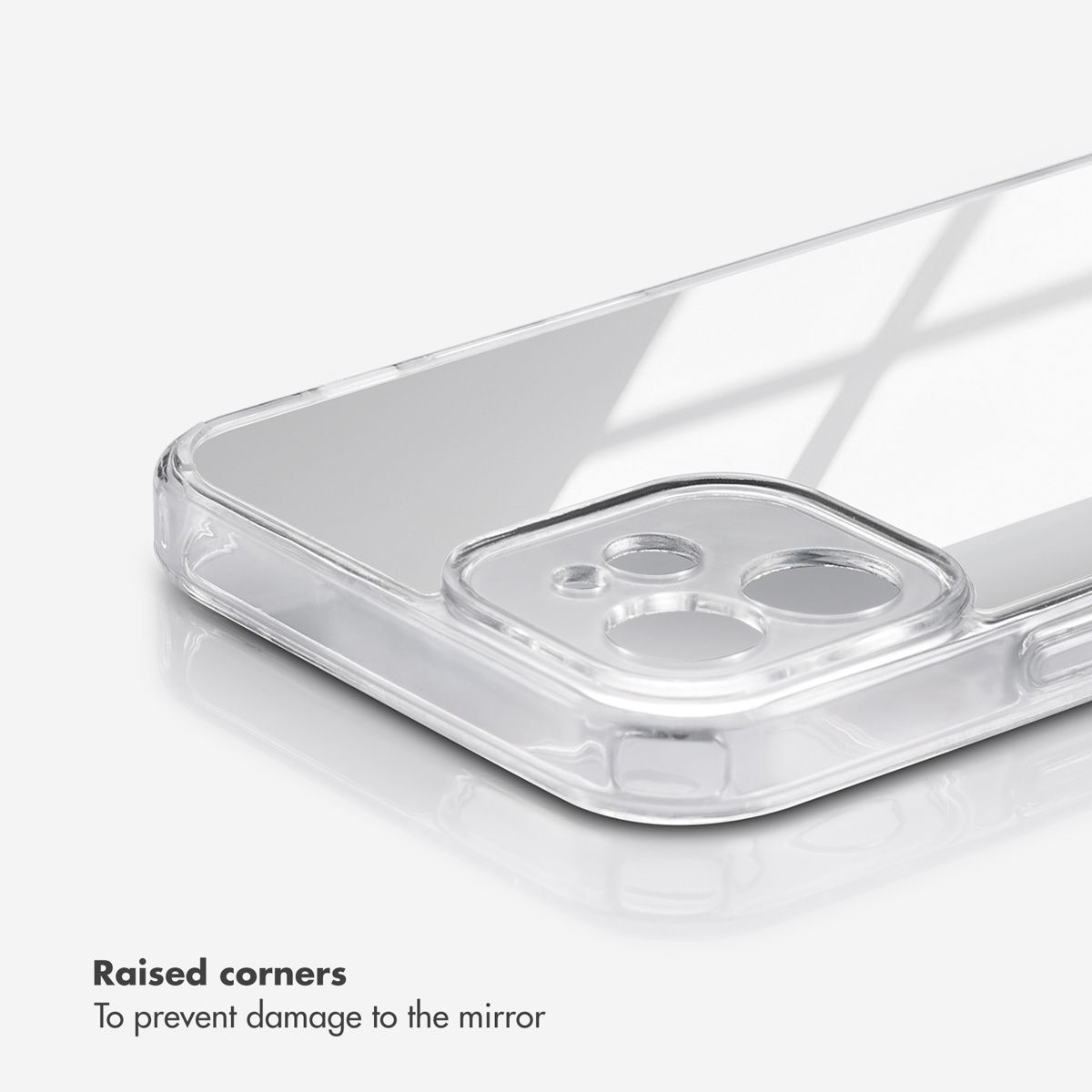 Funda de teléfono transparente con esquinas elevadas y recorte de cámara sobre fondo claro.