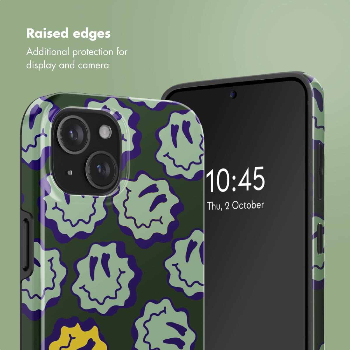 Smartphone in beschermhoesje met groen en paars smiley-patroon.