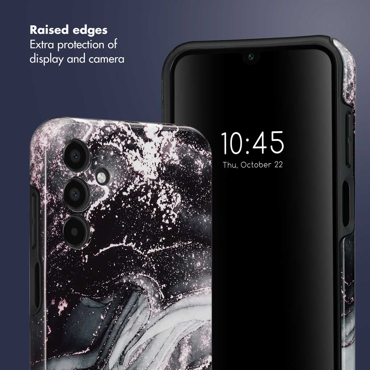 Smartphone dans une coque en marbre noir et blanc, avec bords surélevés pour protéger l'écran et la caméra.