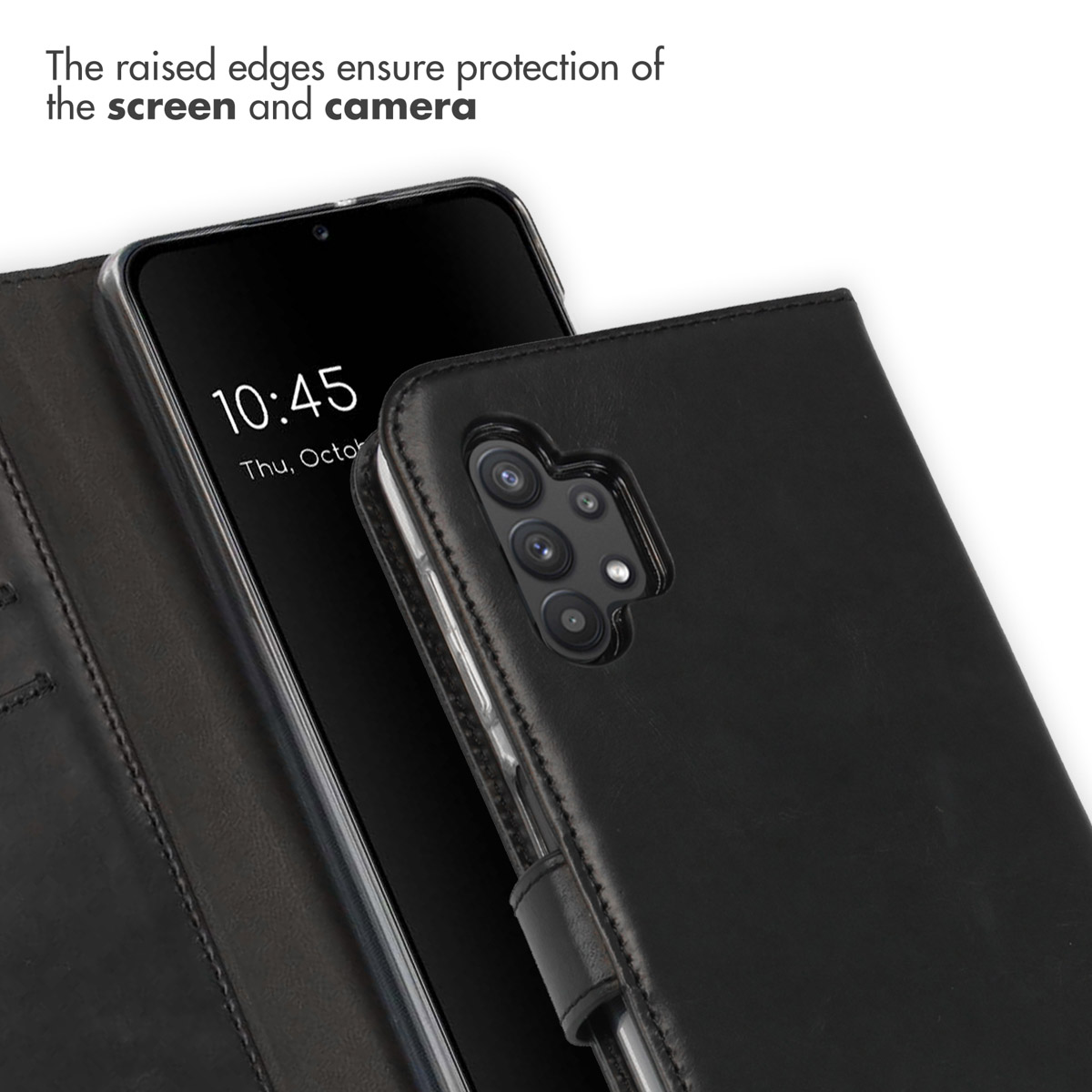 Een zwarte flip telefoonhoes met camera-uitsparing en open klep die het smartphone scherm toont.