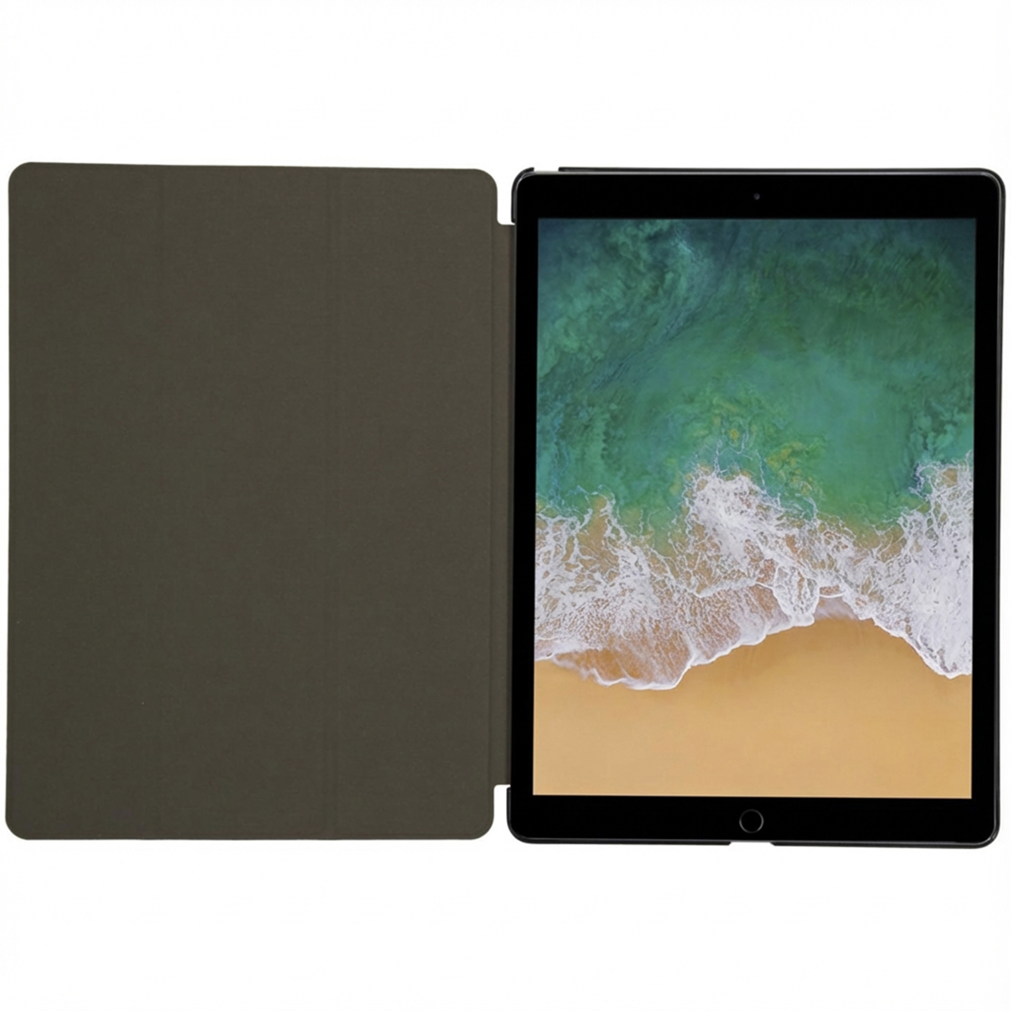 Un tablet con una custodia grigia aperta mostra uno sfondo di spiaggia.