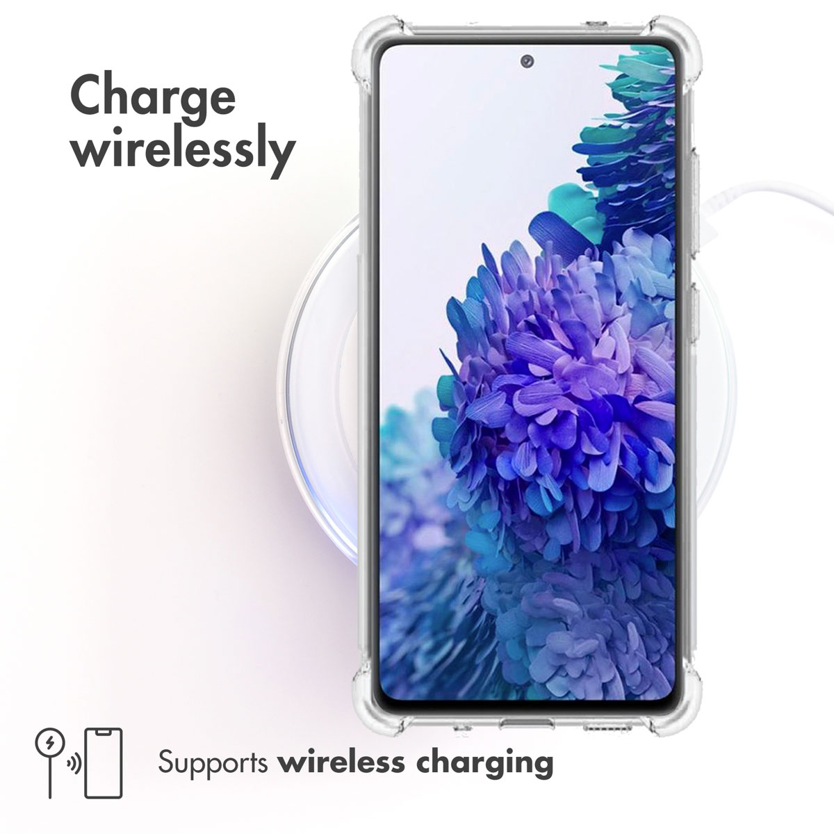 Smartphone dans coque transparente en charge sur station sans fil blanche.