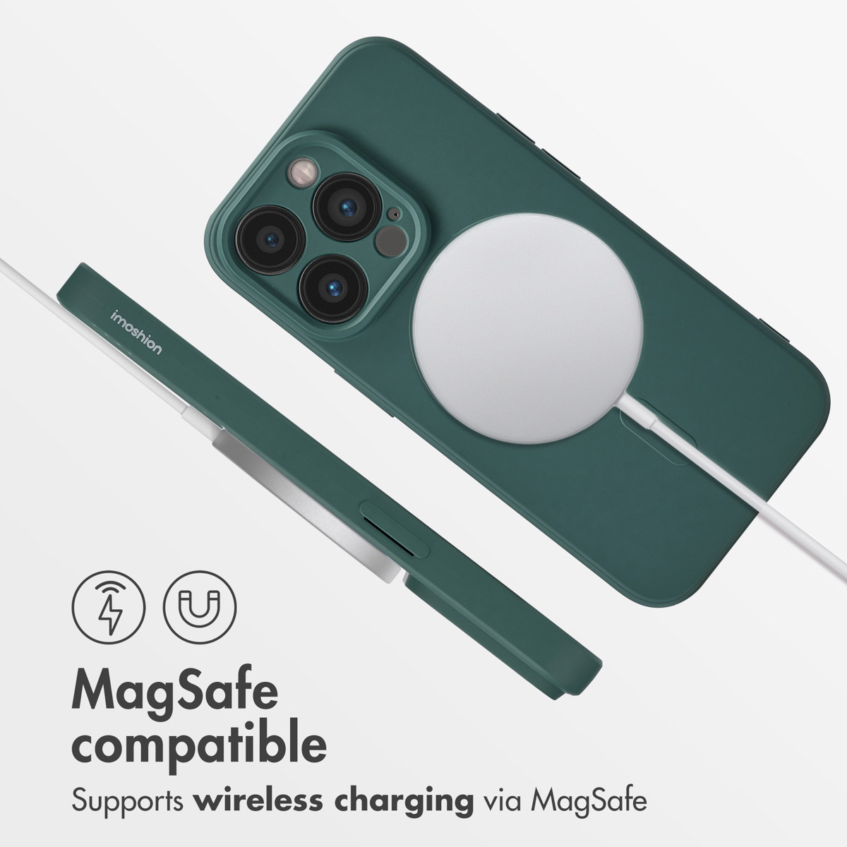 Custodia verde per telefono con caricabatterie MagSafe e cavo bianco, testo MagSafe compatible.
