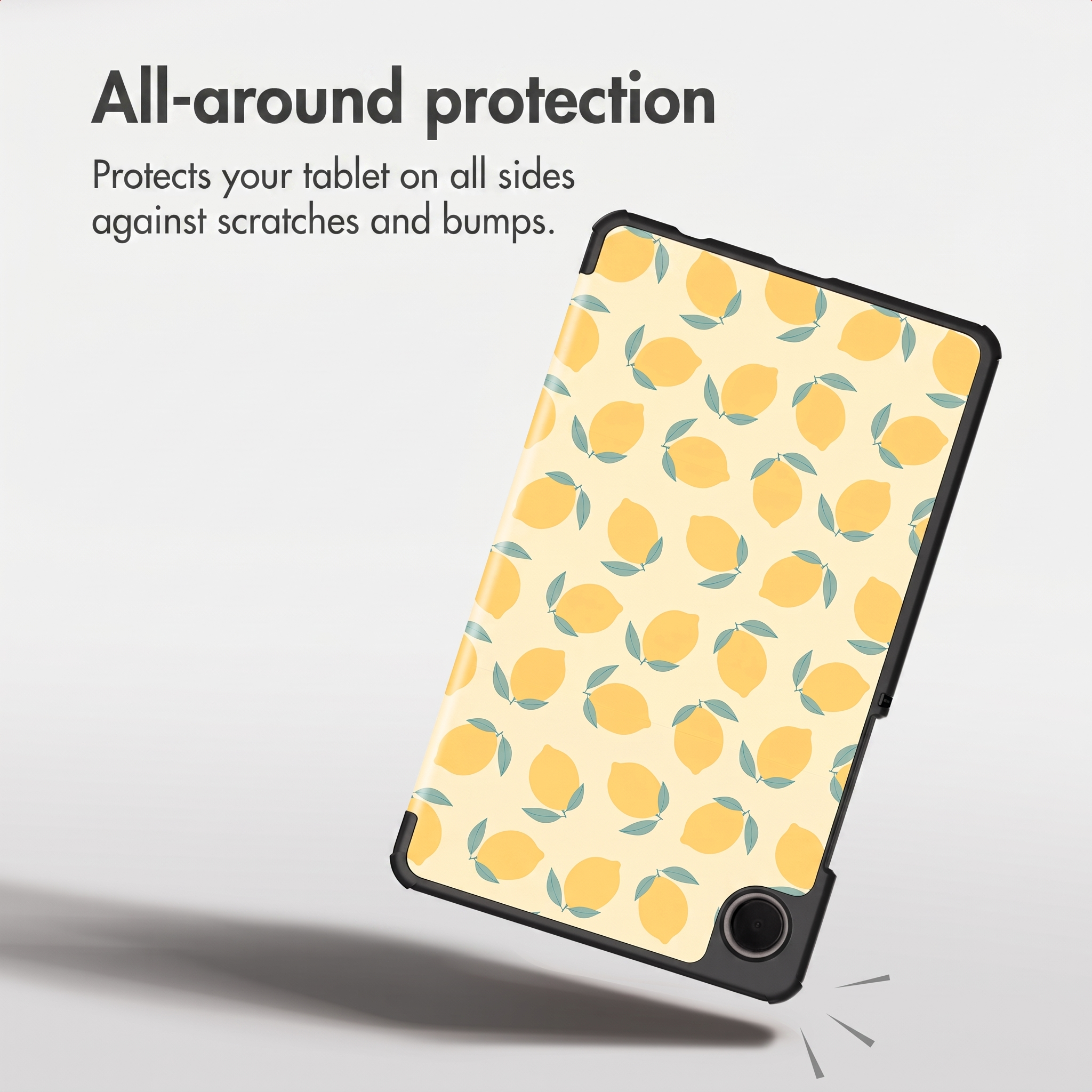Un tablet in una custodia con motivo a limoni gialli su fondo chiaro, con testo a sinistra.