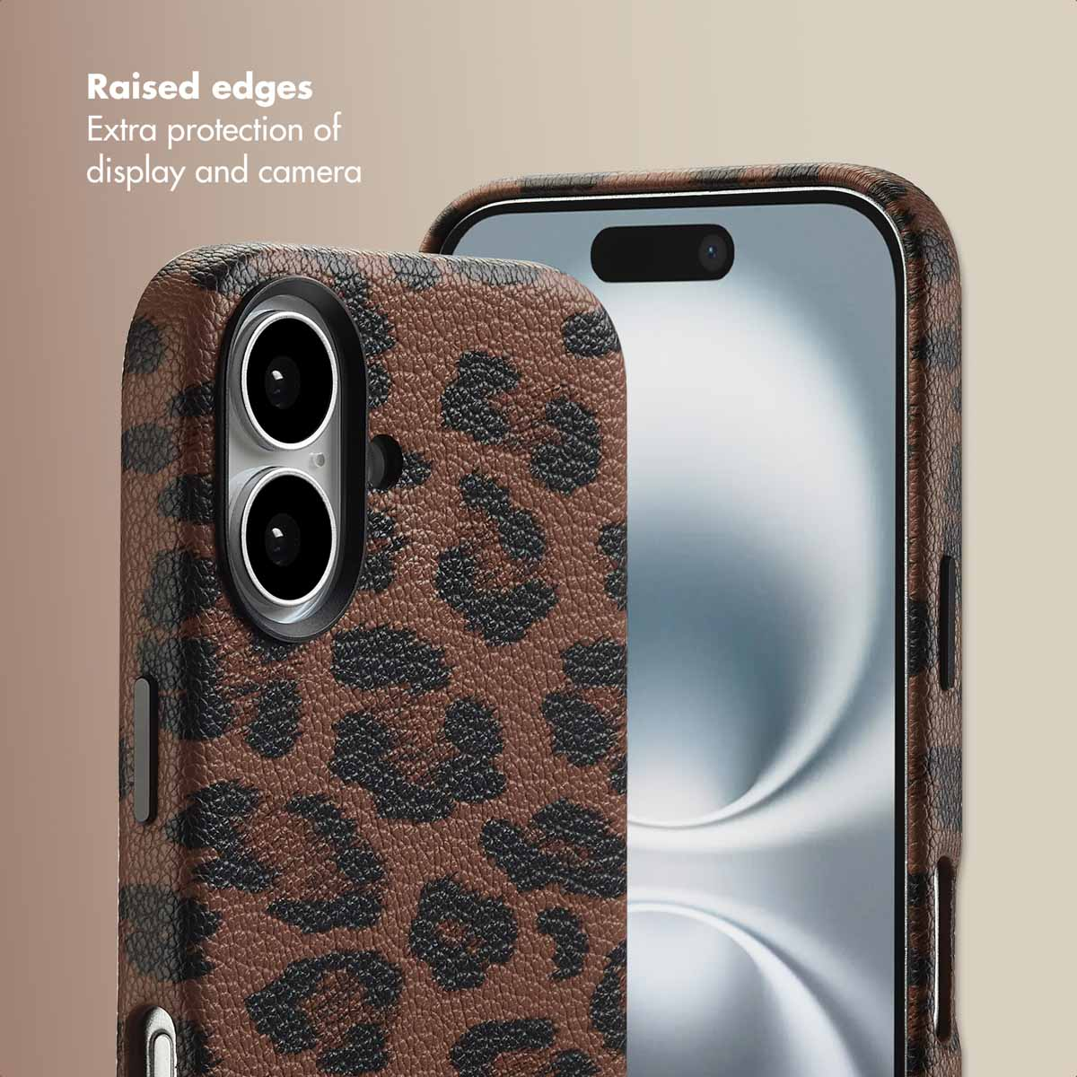 Smartphone in custodia protettiva leopardata marrone con bordi rialzati per schermo e fotocamera.