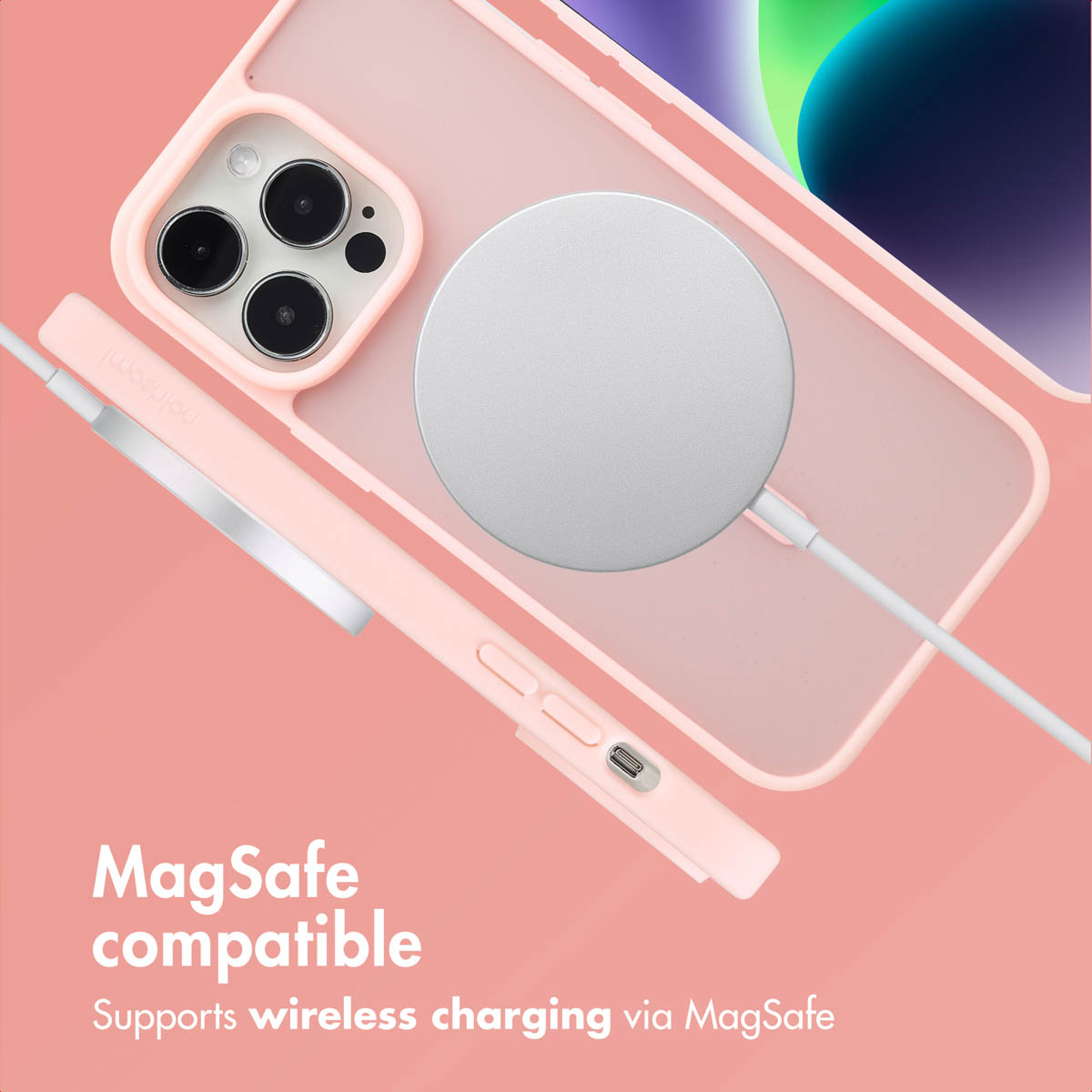 Eine rosa Smartphone-Hülle mit MagSafe-Ladegerät vor pfirsichfarbenem Hintergrund, die kabelloses Laden unterstützt.