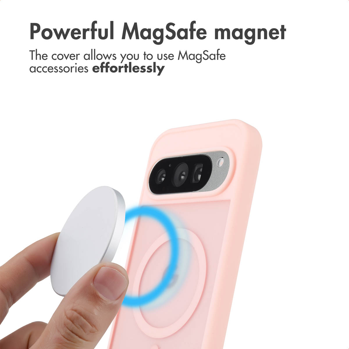 Mano tiene un magnete bianco davanti a una custodia rosa con anello MagSafe.