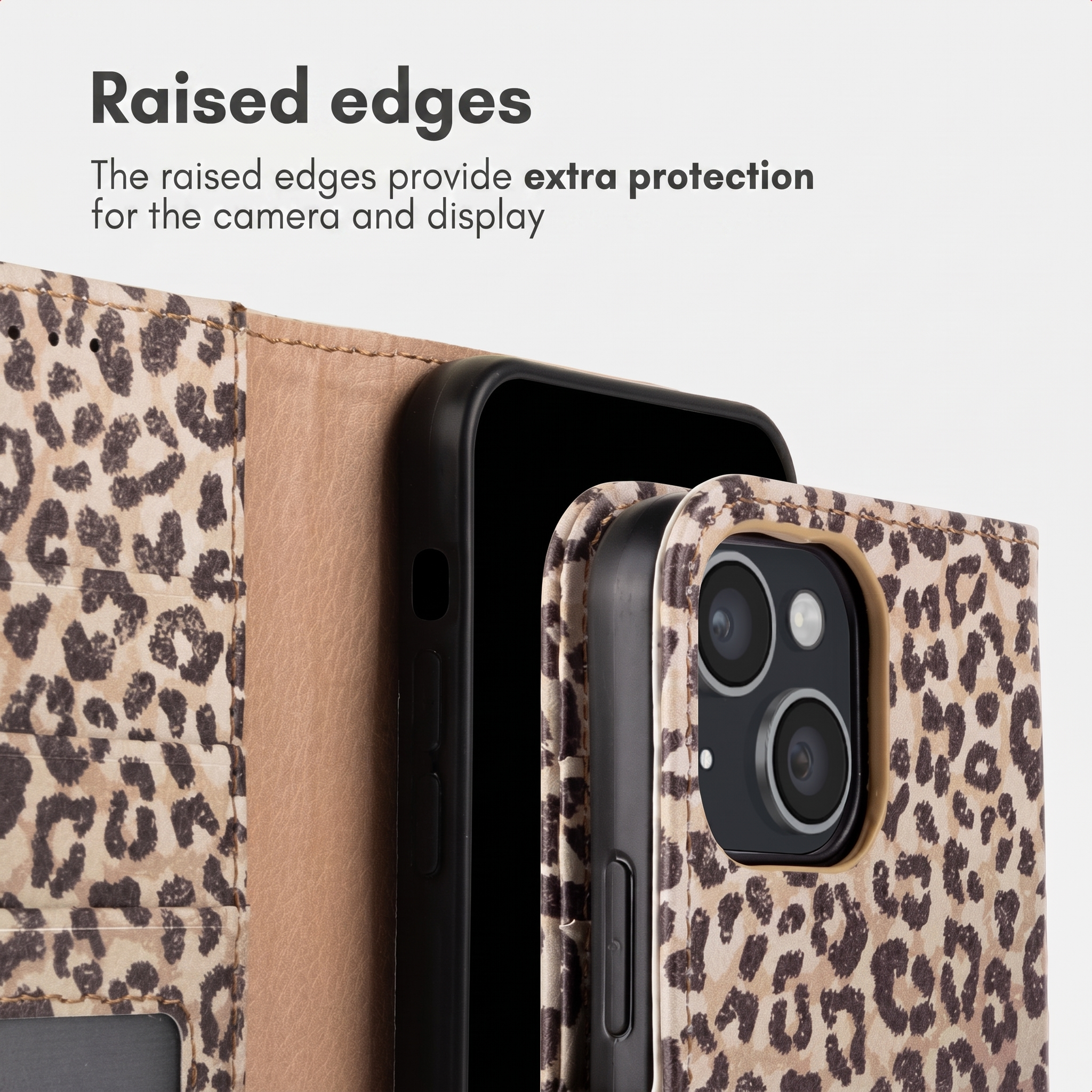 Luipaardprint telefoonhoesje met opstaande randen voor extra bescherming.