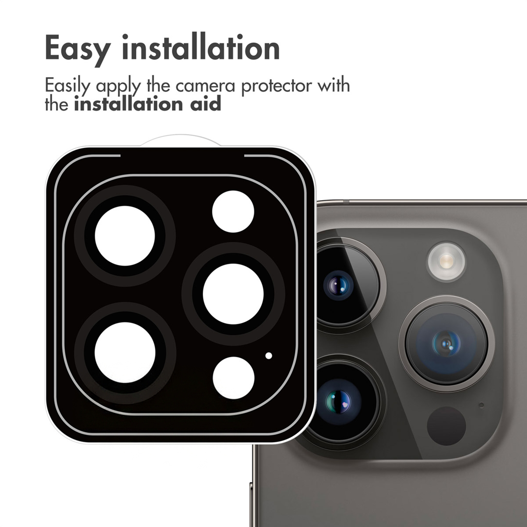 Eenvoudige installatie met een cameraprotector en installatiehulp naast een smartphone.