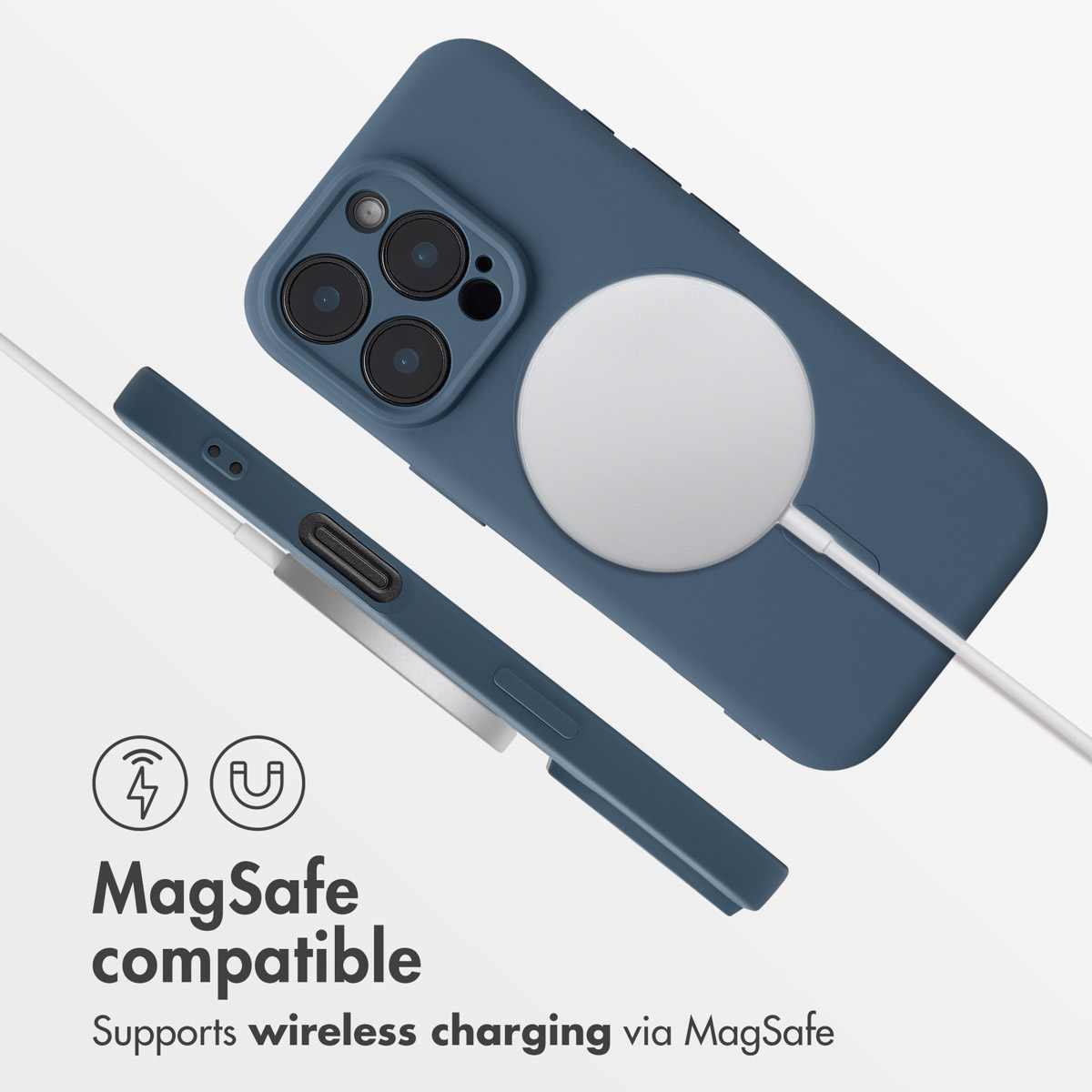 Coque de téléphone bleue avec chargeur MagSafe et câble sur fond blanc, texte en bas.