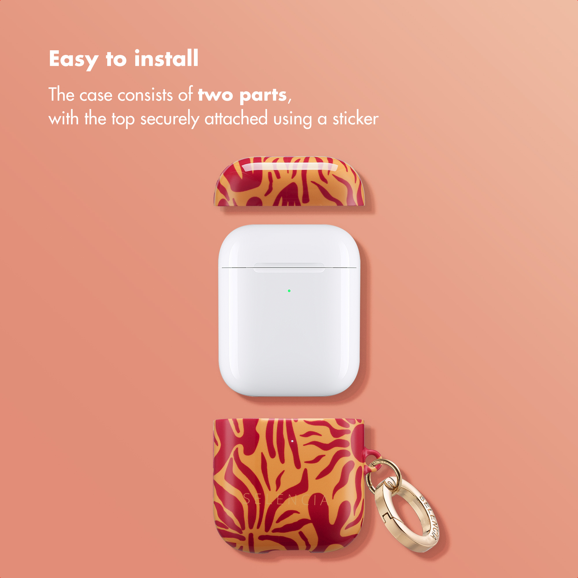 Un estuche AirPods blanco con funda de dos piezas con patrón de tigre rojo y llavero dorado sobre fondo anaranjado.