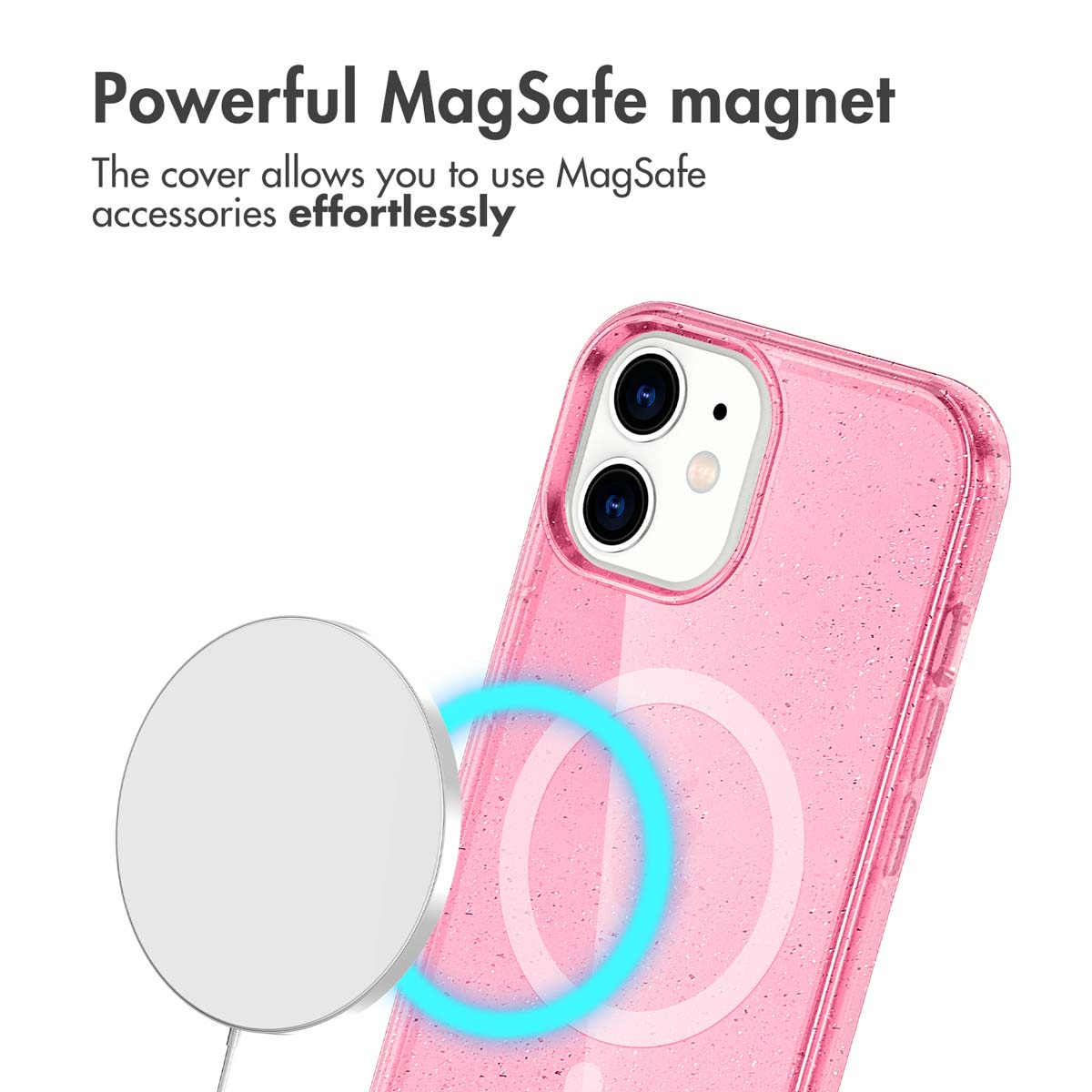 Una cover rosa glitterata con anello magnetico MagSafe e caricabatterie su sfondo bianco.