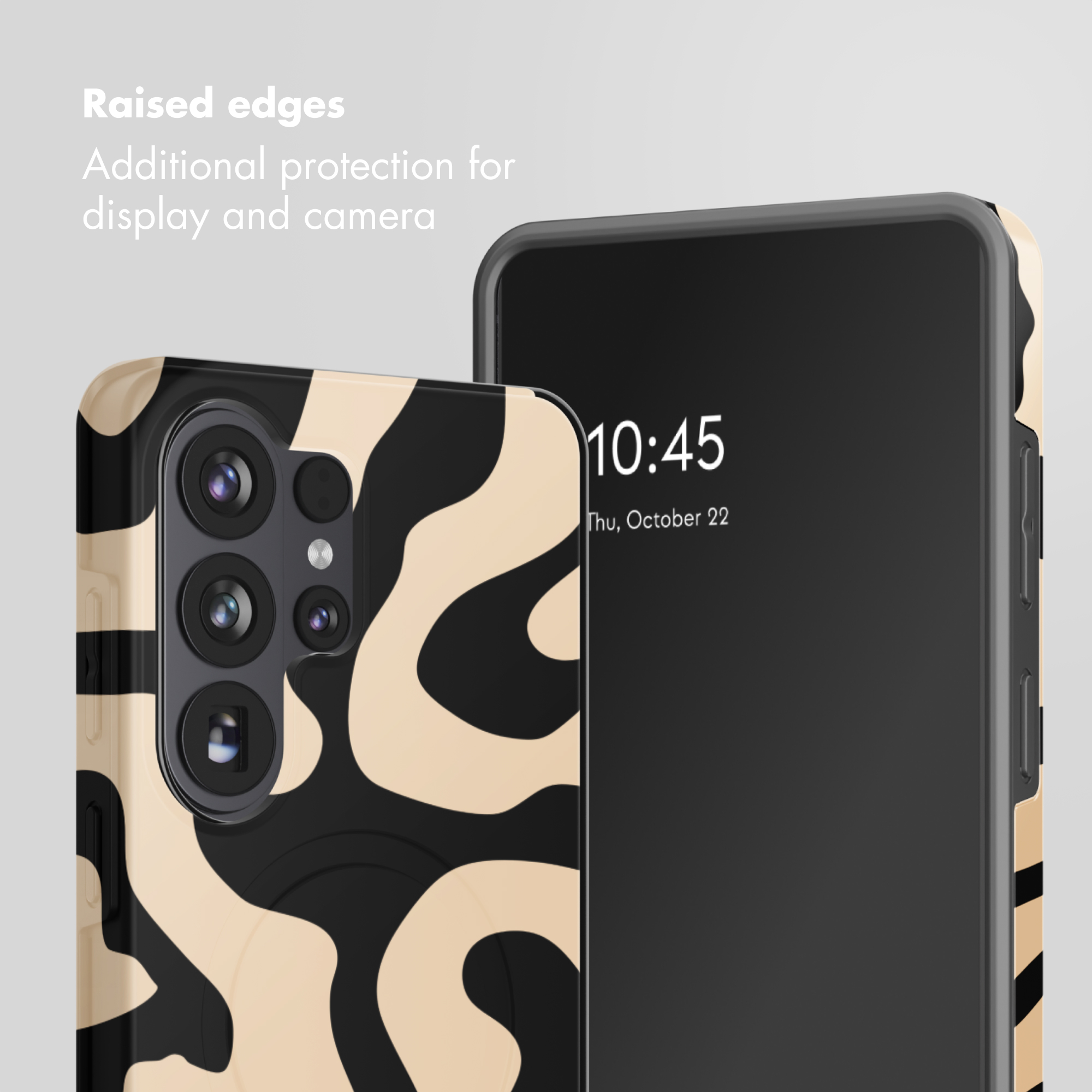 Smartphone en funda con estampado de vaca negro y beis, con bordes elevados para proteger pantalla y cámara.