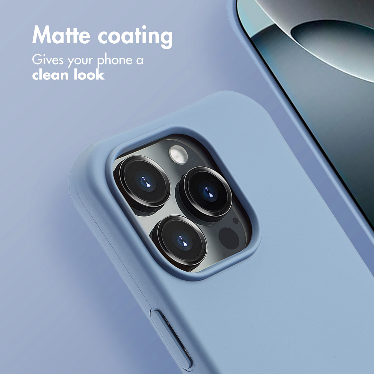 Custodia per smartphone azzurro chiaro con finitura opaca, che mostra il modulo a tripla fotocamera.