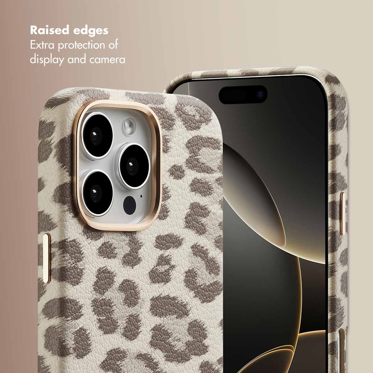 Smartphone con cover leopardata che mostra bordi rialzati per protezione.