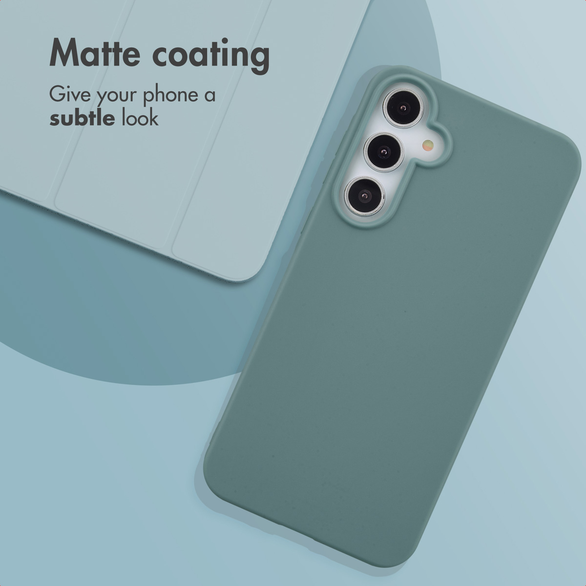 Zielony smartfon z matowym etui ochronnym i tekstem w tle.