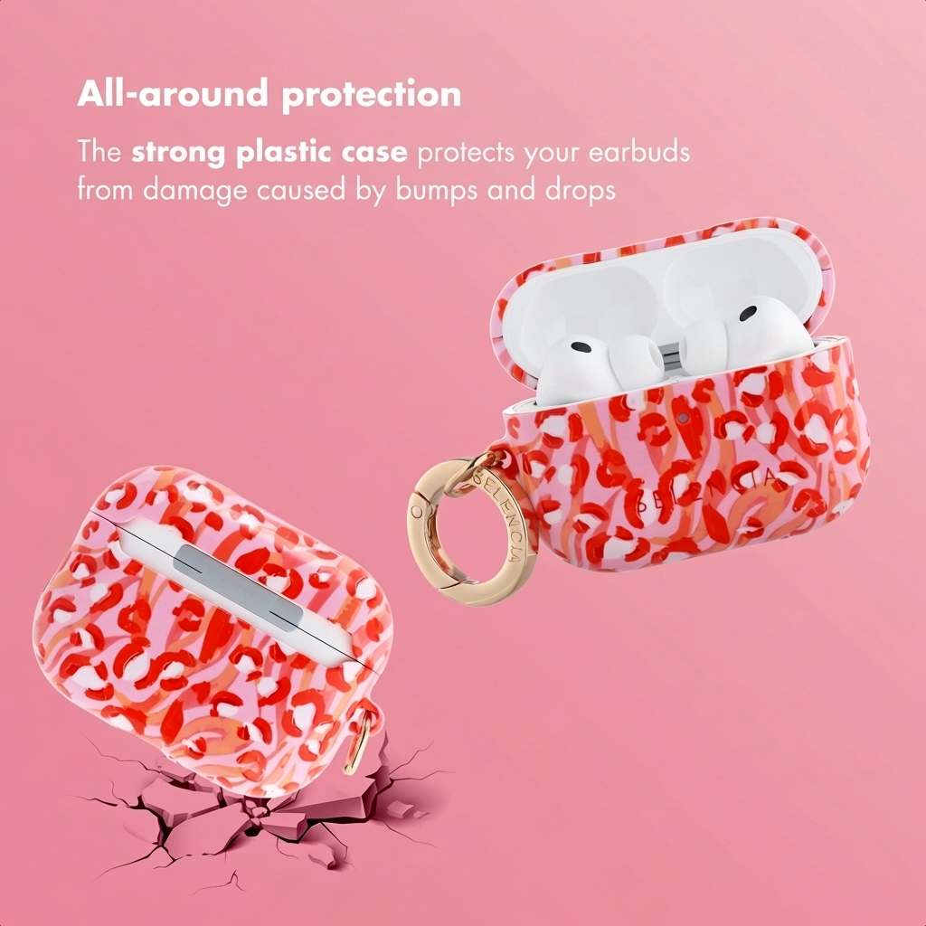 Dos fundas protectoras rosas con estampado de leopardo rojo para auriculares inalámbricos sobre fondo rosa.