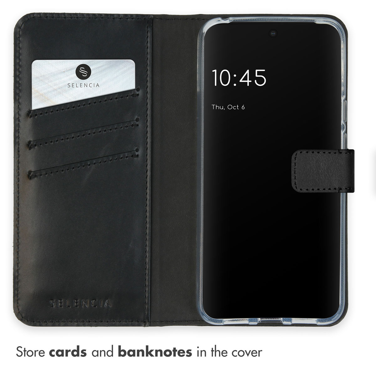 Una custodia in pelle nera per smartphone con tasca per carte e una carta, e un telefono che mostra le 10:45.