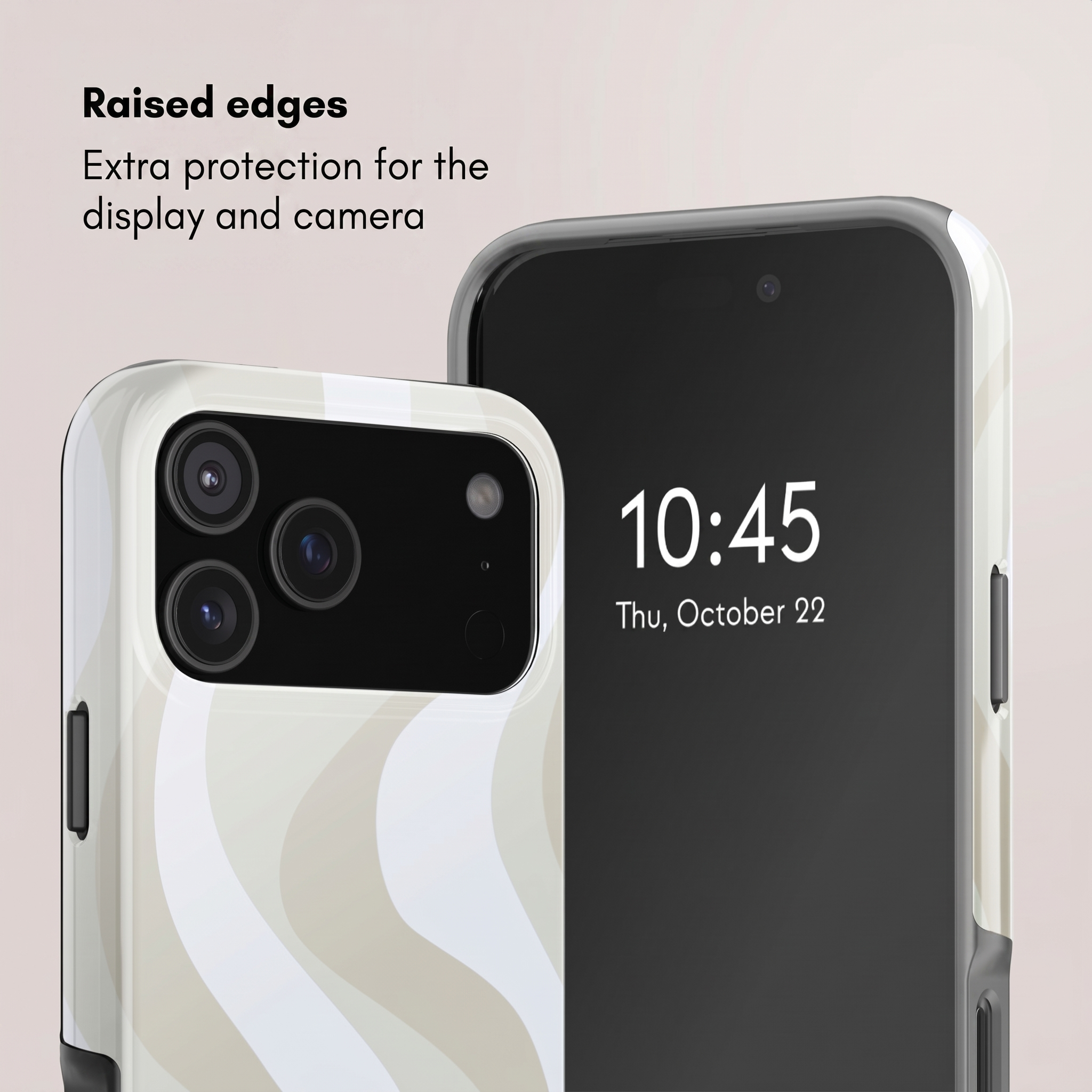 Zwei Smartphones in Schutzhüllen mit erhöhtem Rand bieten Kamera- und Bildschirmschutz vor einem neutralen Hintergrund.